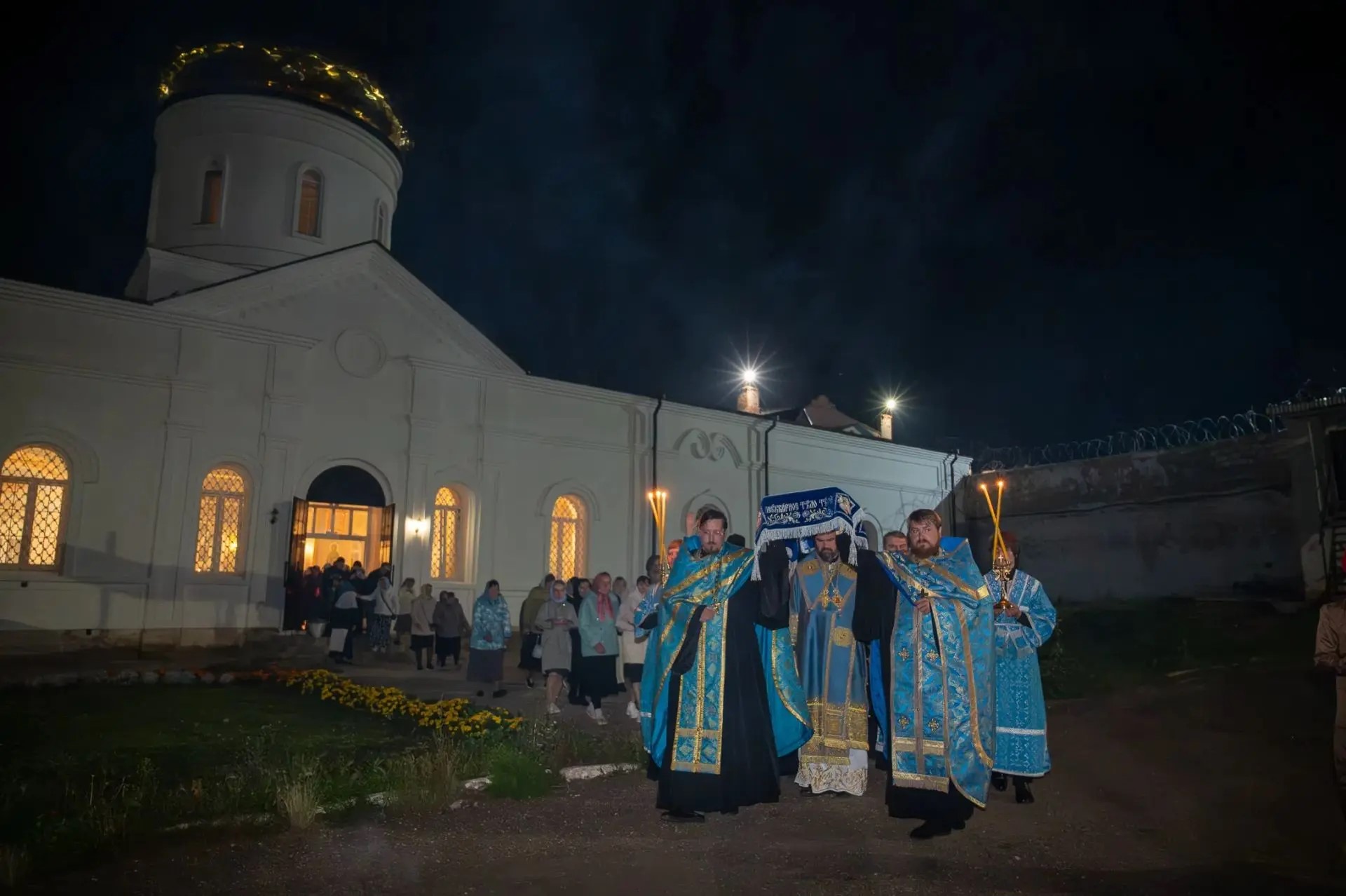 Чин Погребения Плащаницы Пресвятой Богородицы